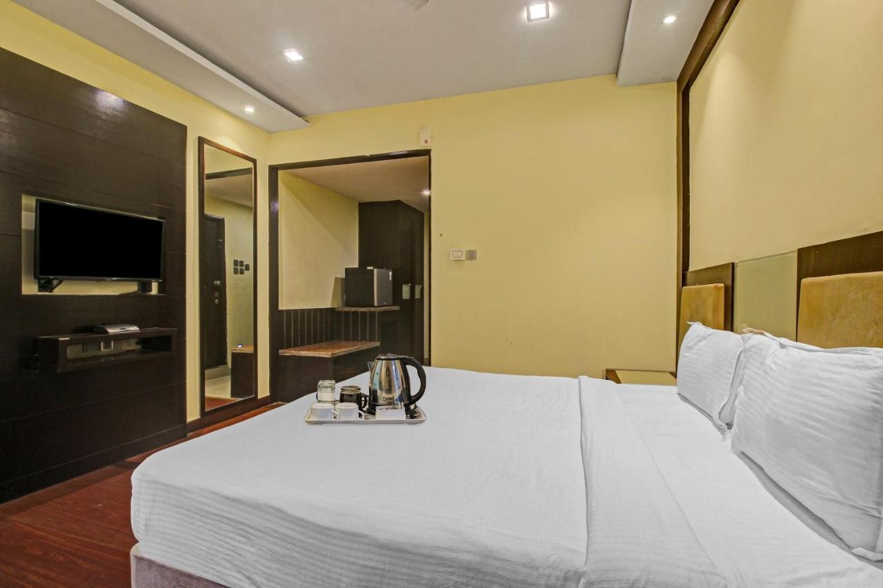 Oyo Townhouse 707 Grand Krishna Hotel Hyderabad Exterior foto