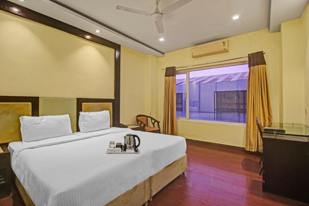 Oyo Townhouse 707 Grand Krishna Hotel Hyderabad Exterior foto
